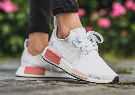 nmd r1 womens